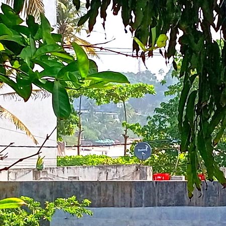 Thusara Guesthouse Mirissa Bagian luar foto