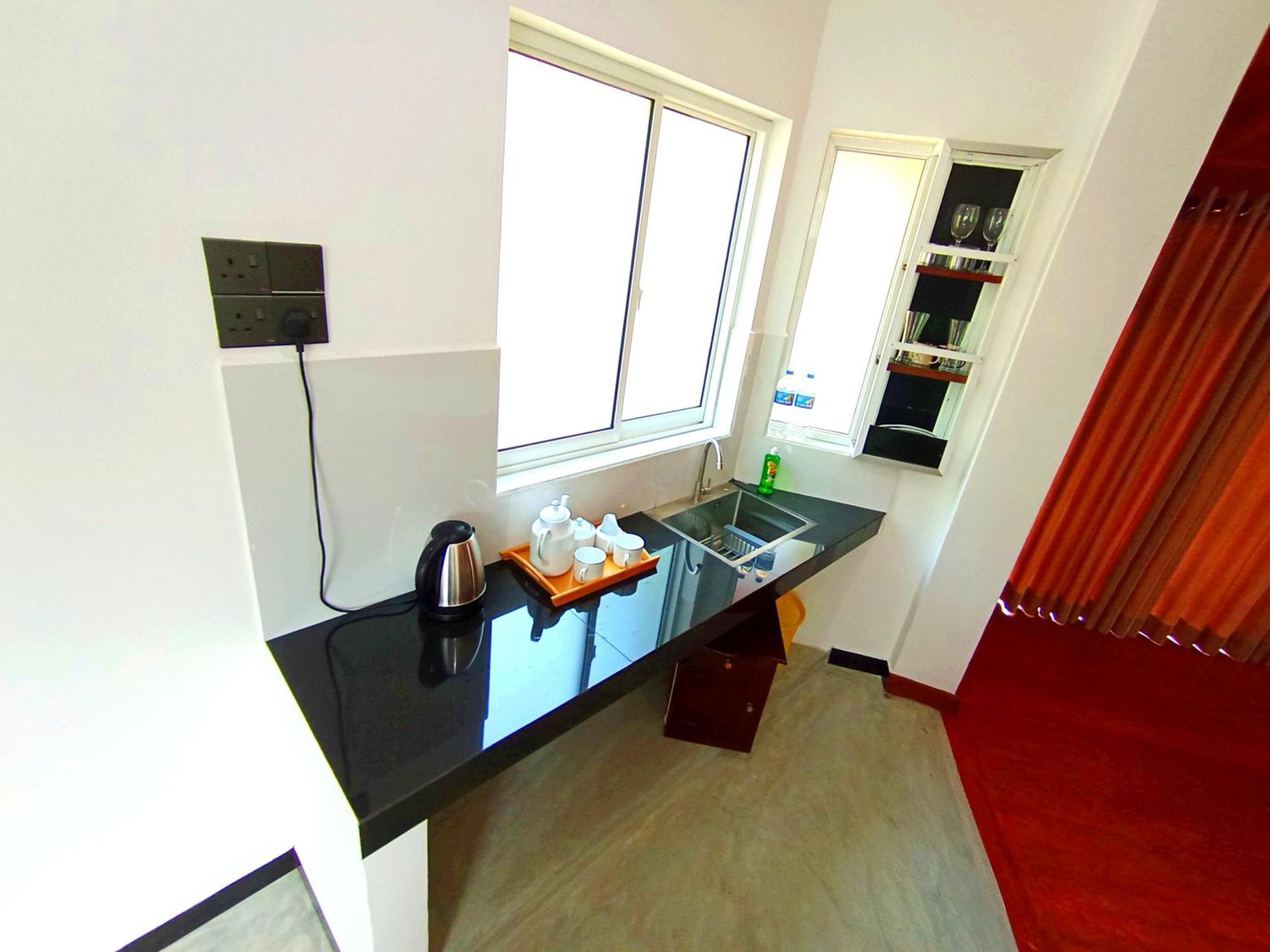 Thusara Guesthouse Mirissa Bagian luar foto