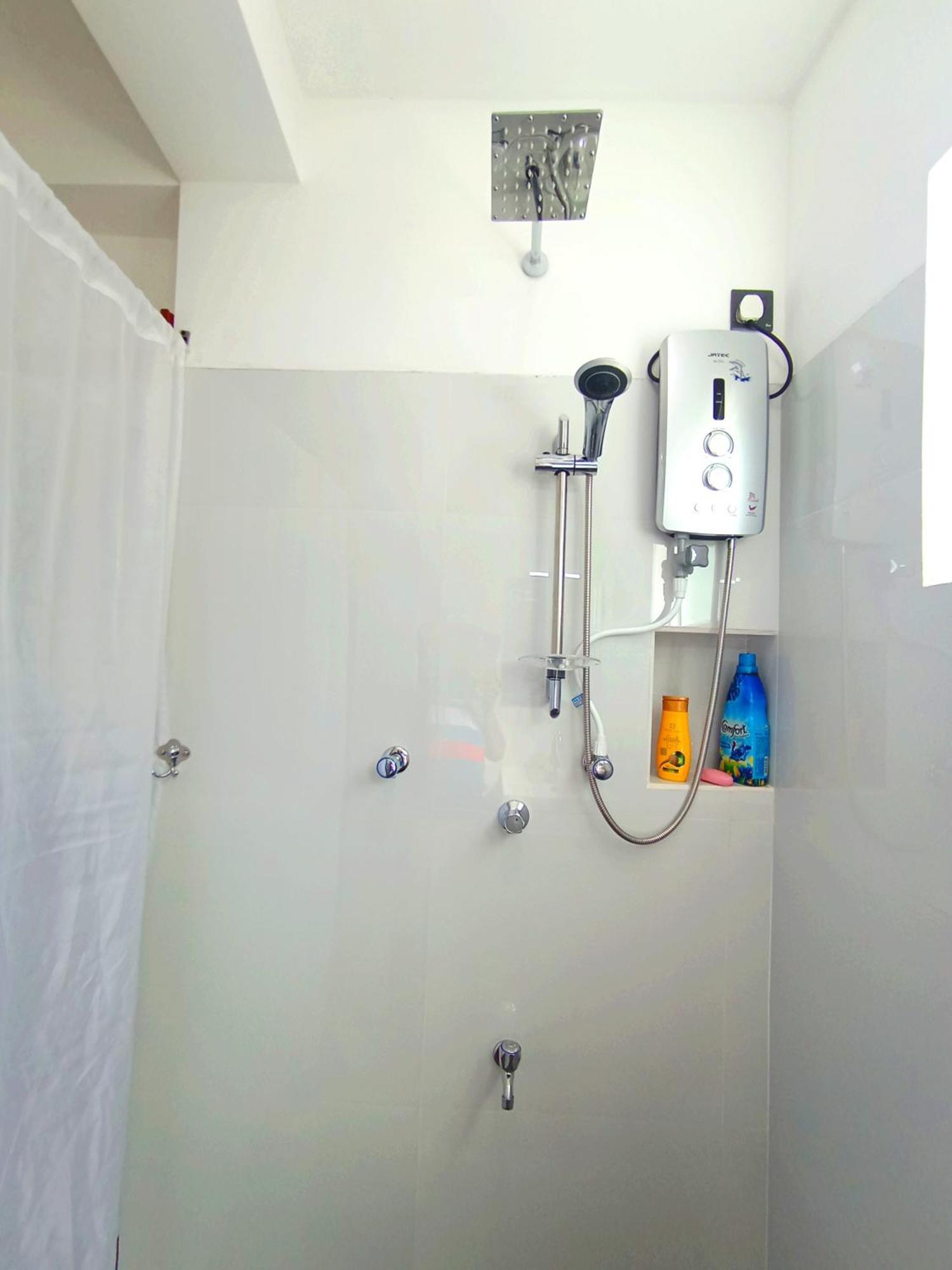 Thusara Guesthouse Mirissa Bagian luar foto