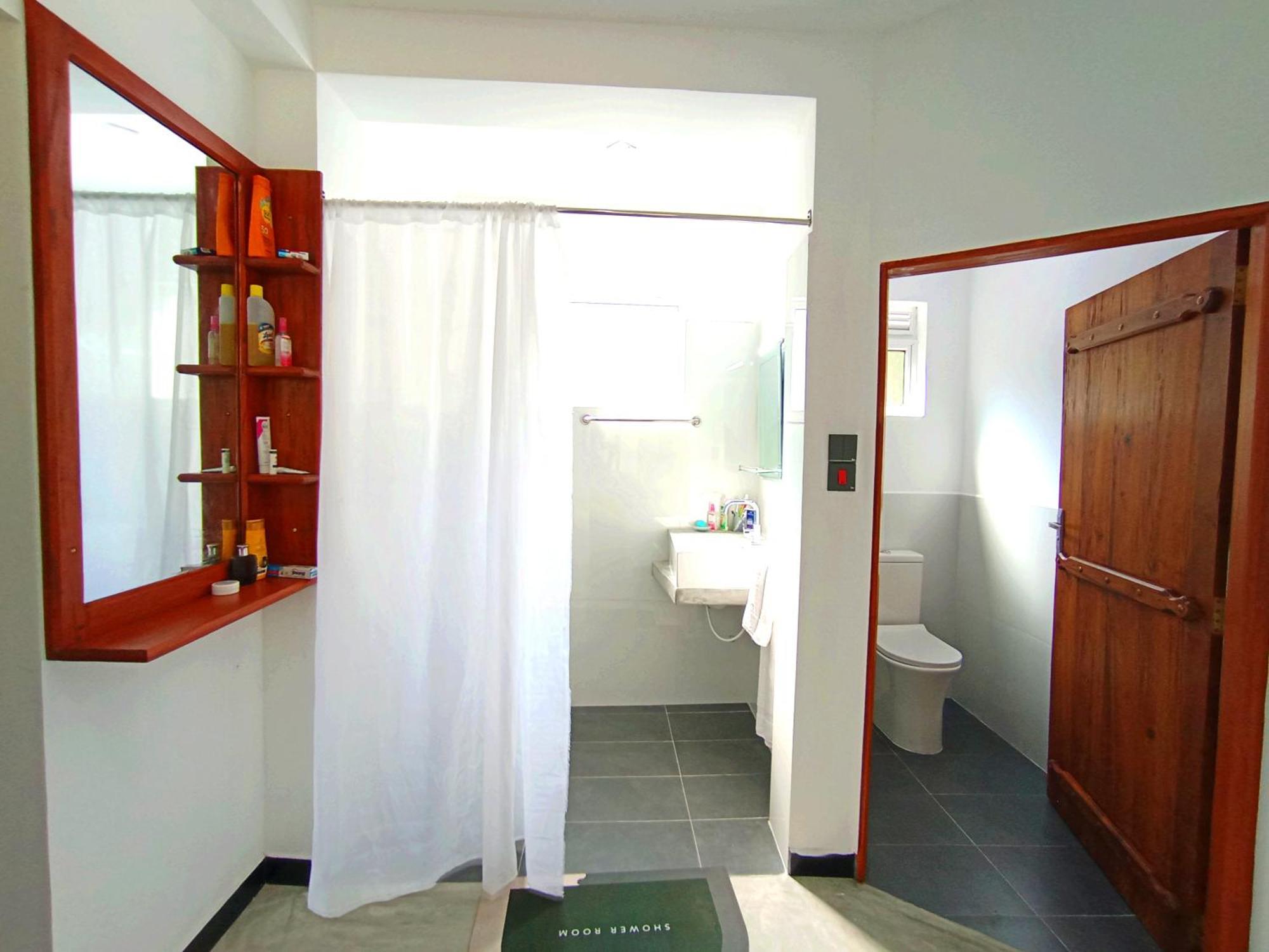 Thusara Guesthouse Mirissa Bagian luar foto