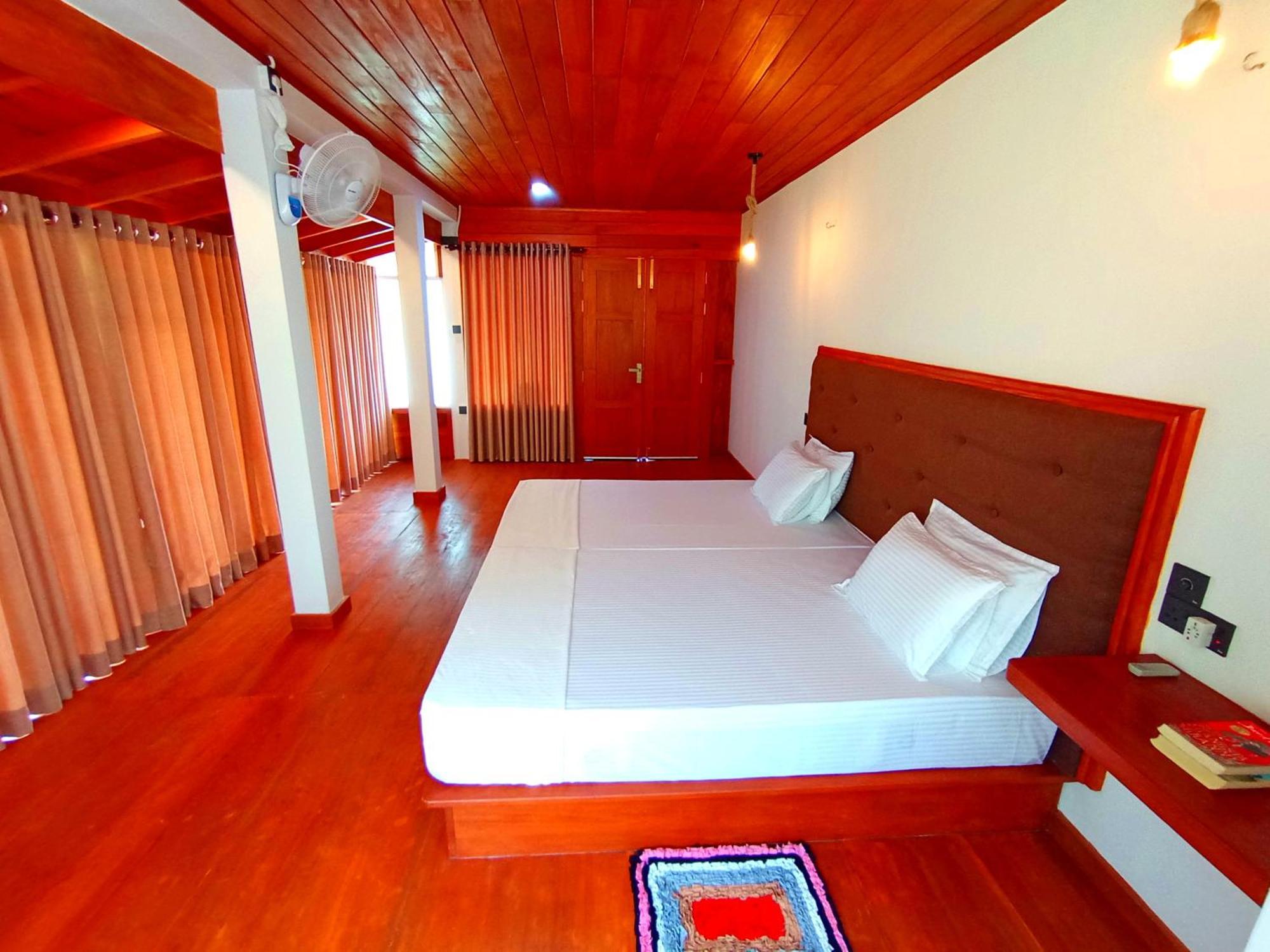 Thusara Guesthouse Mirissa Bagian luar foto