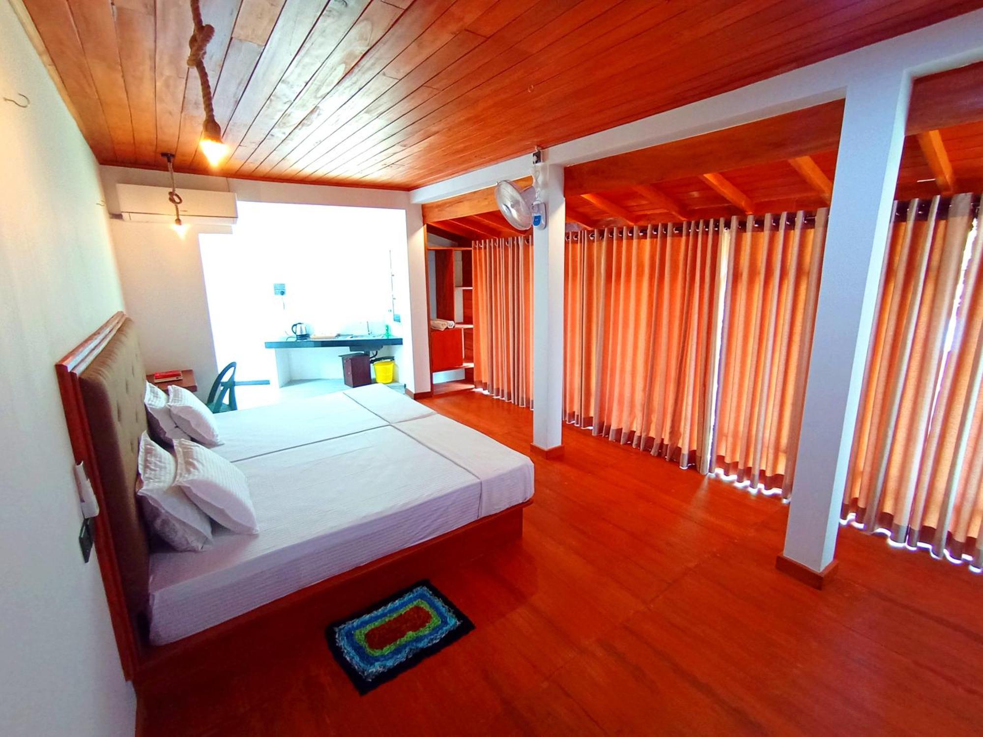 Thusara Guesthouse Mirissa Bagian luar foto