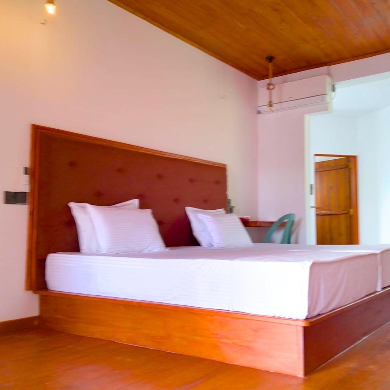 Thusara Guesthouse Mirissa Bagian luar foto