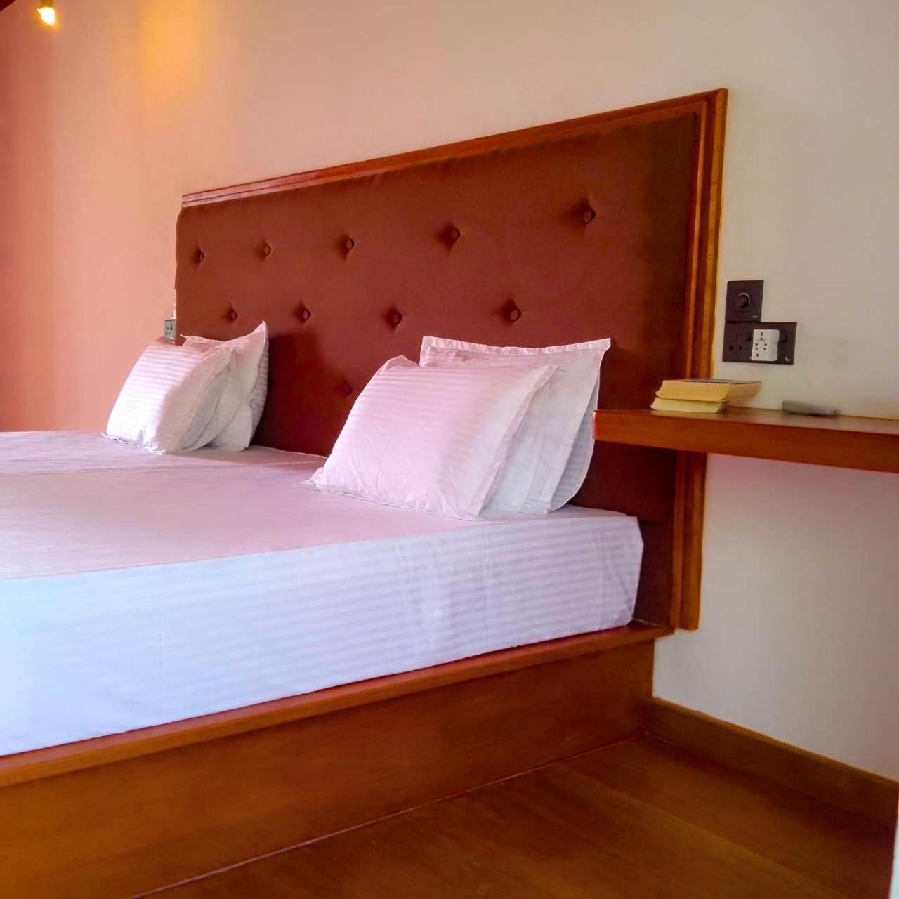 Thusara Guesthouse Mirissa Bagian luar foto