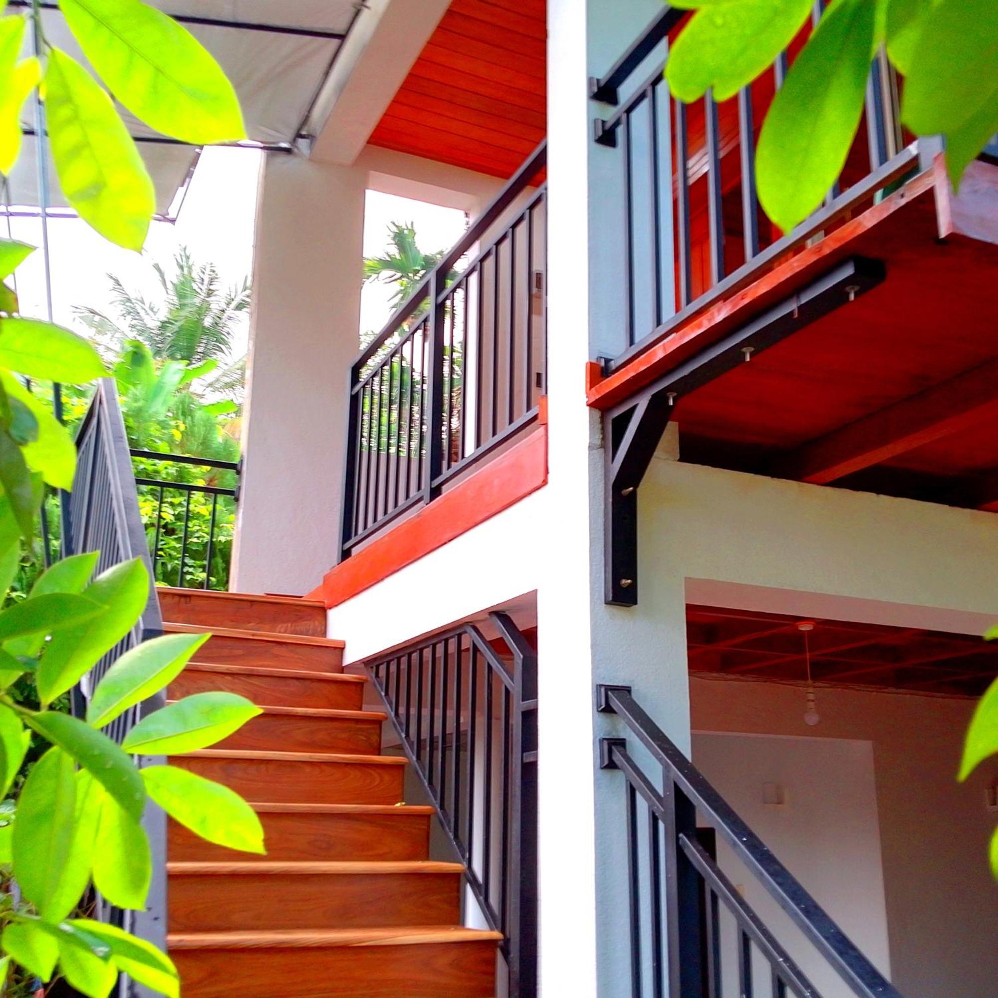 Thusara Guesthouse Mirissa Bagian luar foto