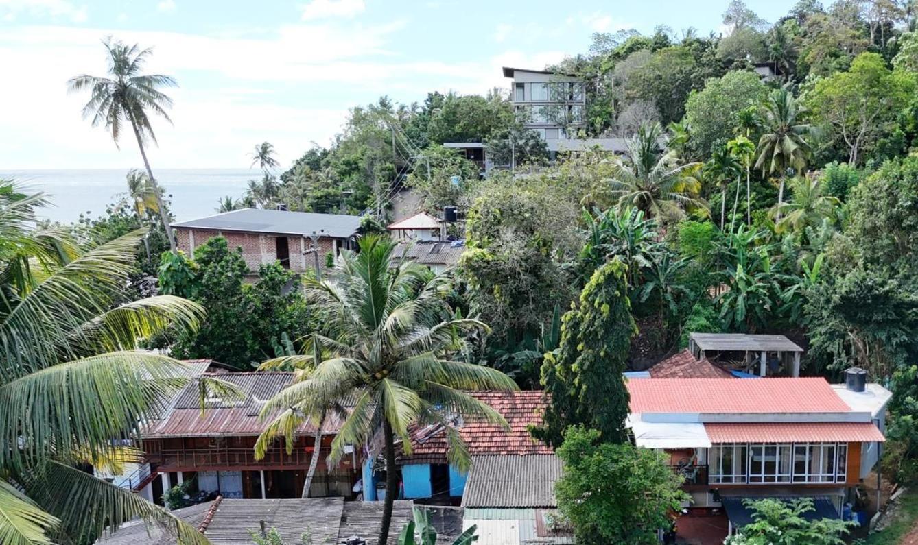 Thusara Guesthouse Mirissa Bagian luar foto