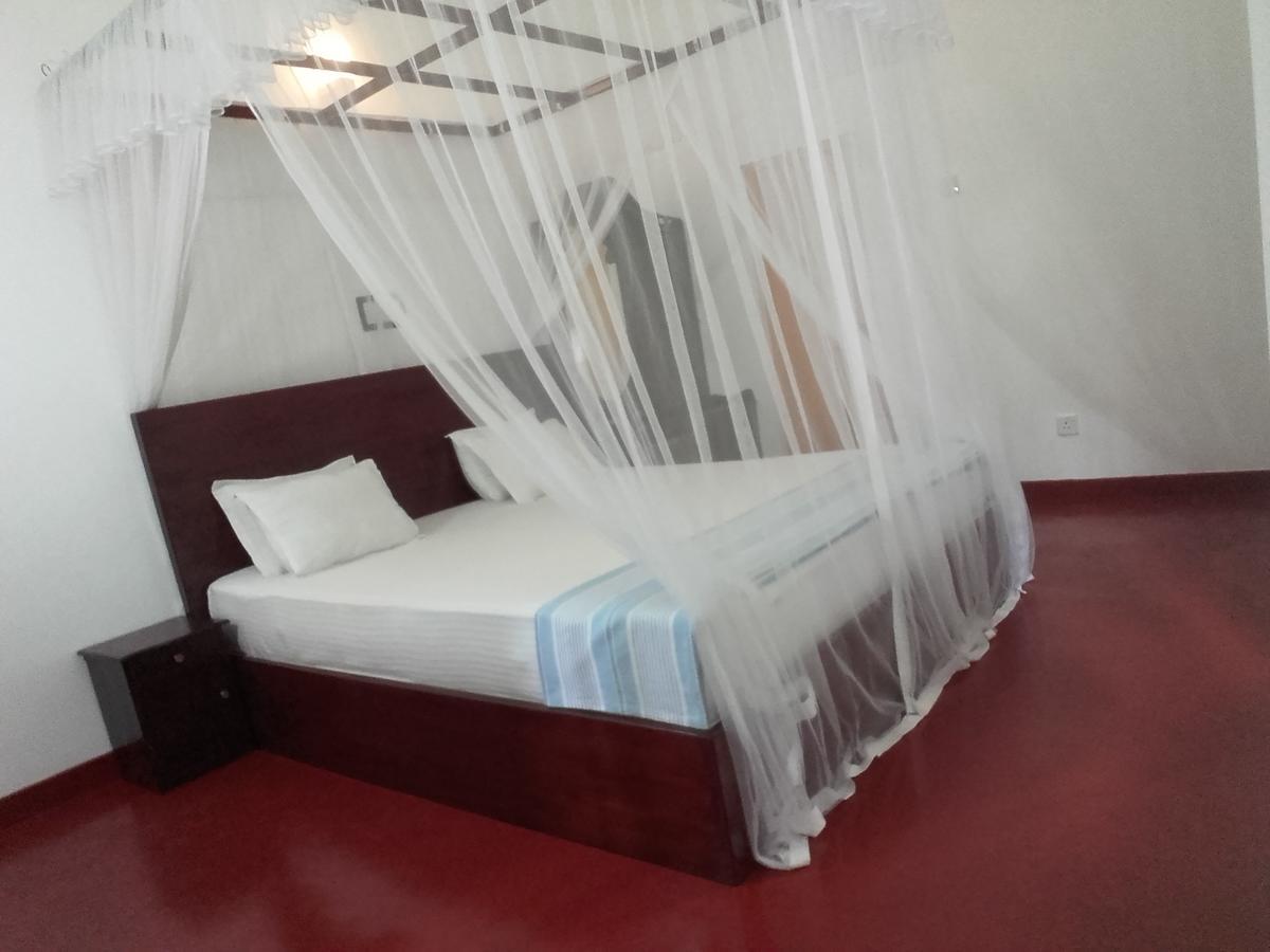 Thusara Guesthouse Mirissa Bagian luar foto