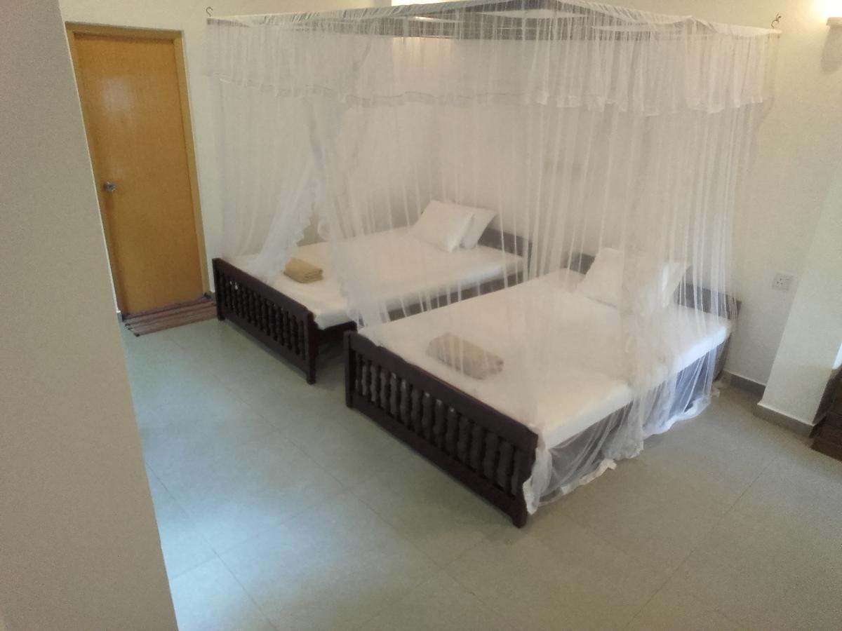 Thusara Guesthouse Mirissa Bagian luar foto