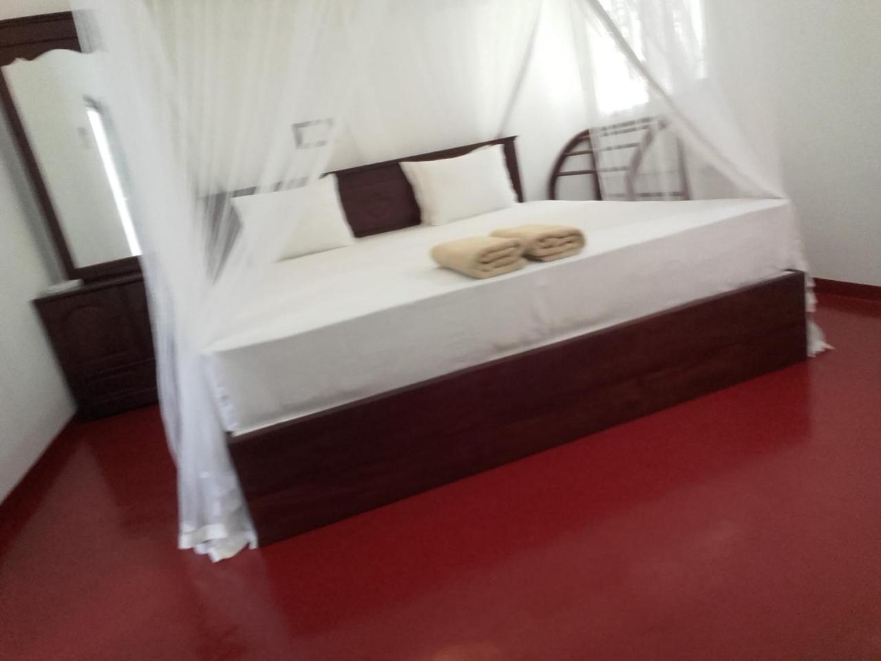 Thusara Guesthouse Mirissa Bagian luar foto