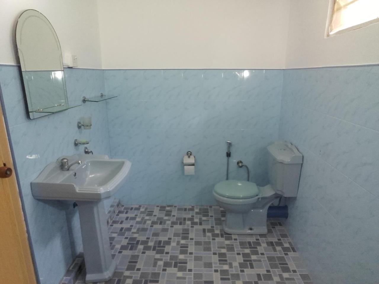 Thusara Guesthouse Mirissa Bagian luar foto